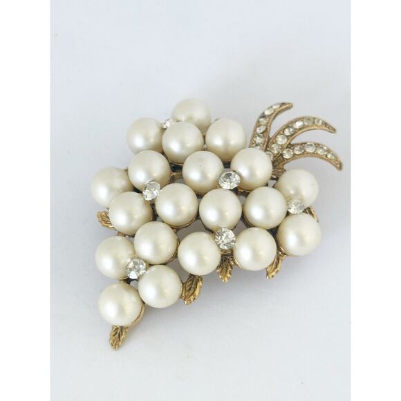 Vintage Gold Tone Grape Cluster Brooch with Faux Pearls & Clear Rhinestones - Picture 3 of 6